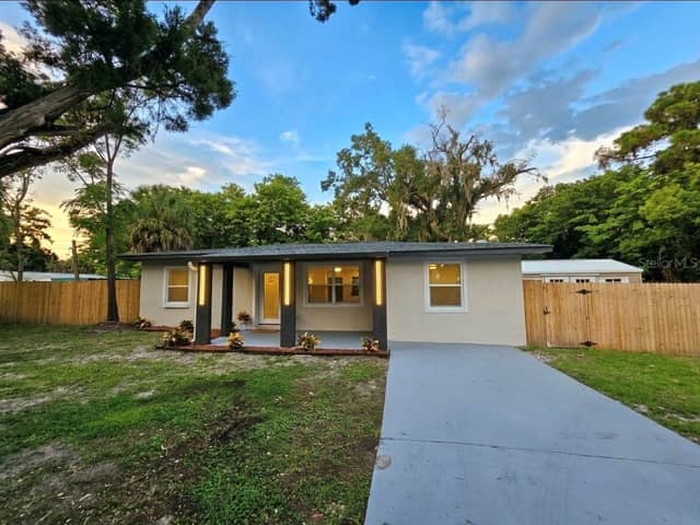 5823 MASSACHUSETTS AVE photo