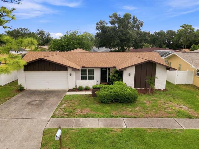 203 HILLCREST DR photo