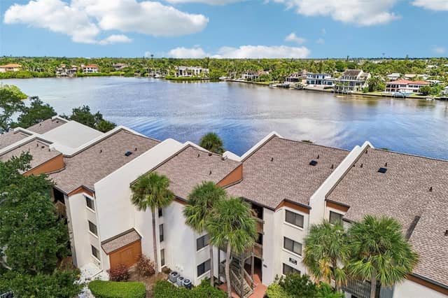 1900 COVE II PL #122 photo