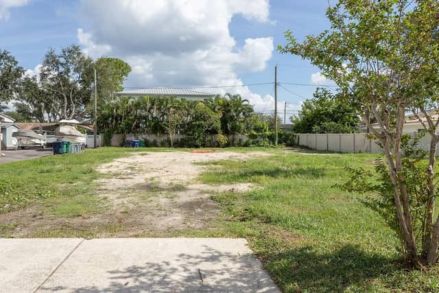 621 HUDSON AVE photo