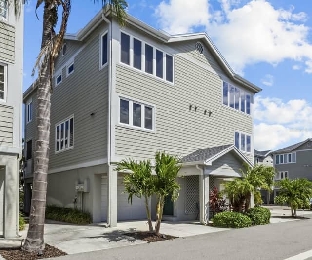 521 FOREST WAY photo