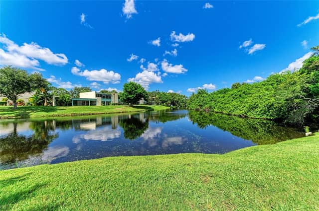 812 SPRING LAKES BLVD. photo