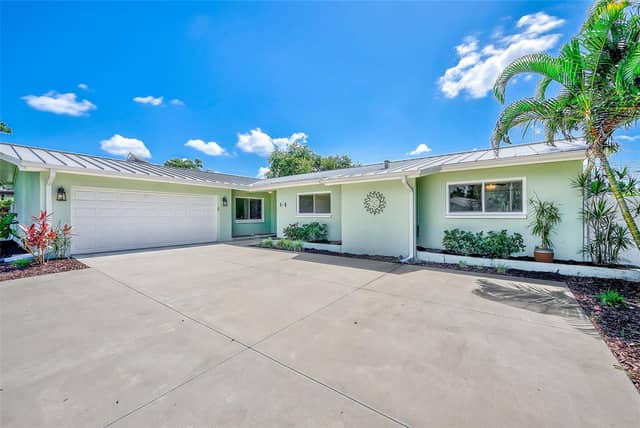 809 JACARANDA DR photo