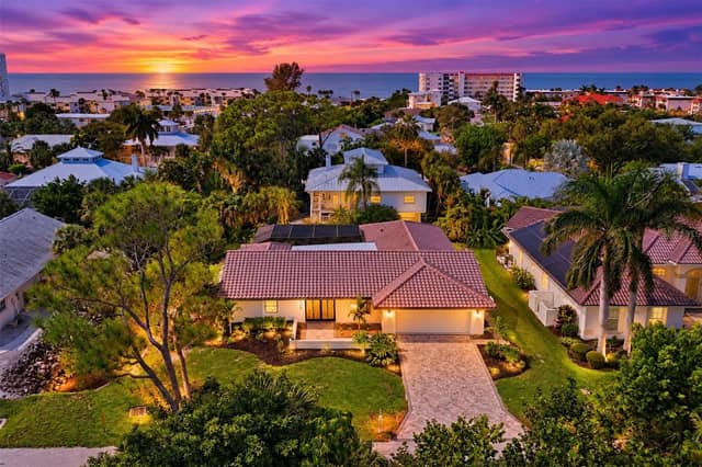 620 HIBISCUS DR photo