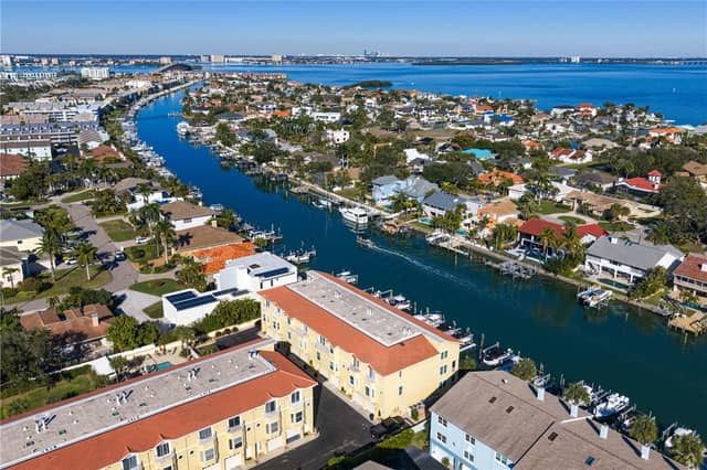 1067 PINELLAS BAYWAY S photo