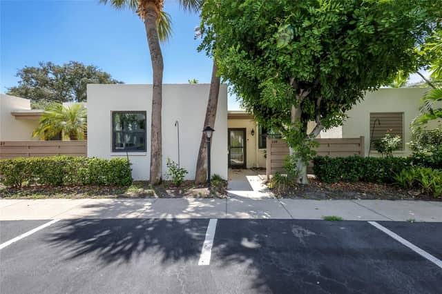 226 SHERWOOD DR photo