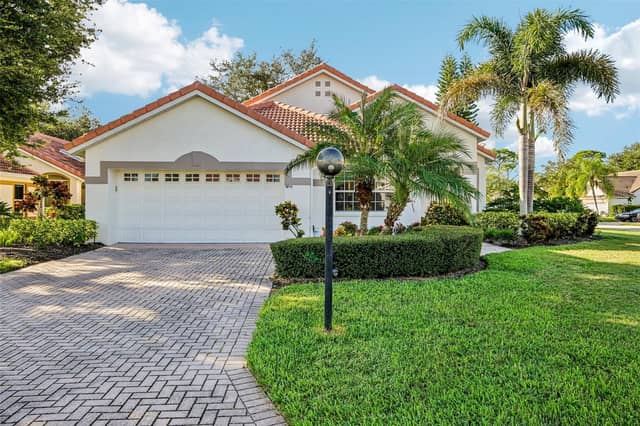 5814 FAIRWOODS CIR photo
