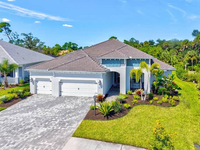 21221 HOLMES CIR photo