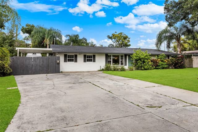 412 DEVILLE DR E photo
