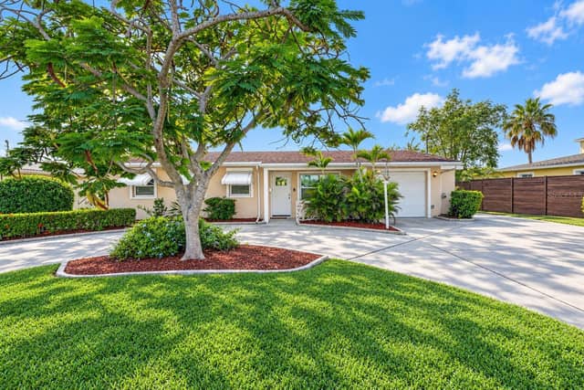 9398 SUN ISLE DR NE photo