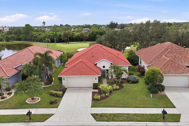 446 PINEWOOD LAKE DR photo