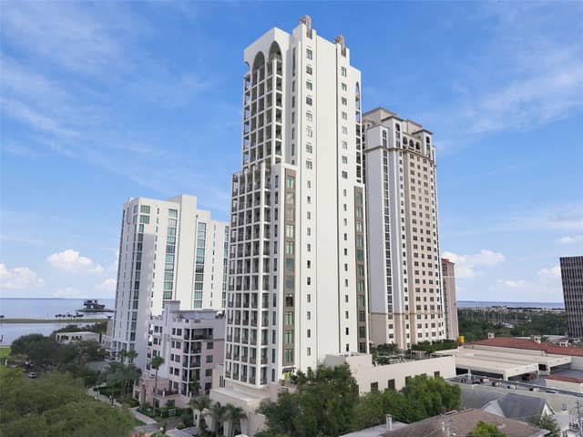126 4TH AVE NE #1202 photo