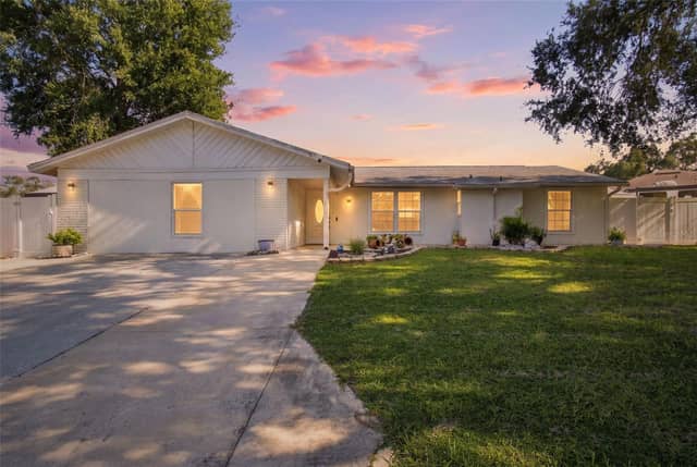 1325 OAKCREST DR photo