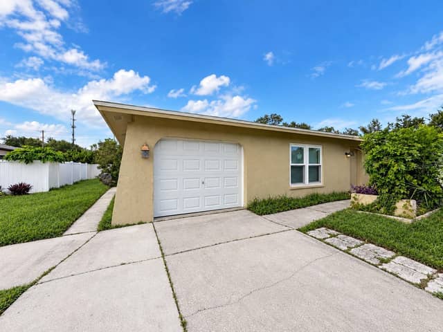 902 W SHANNON CT photo