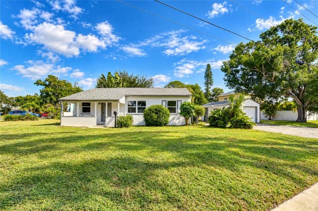 4117 BAY ST NE photo