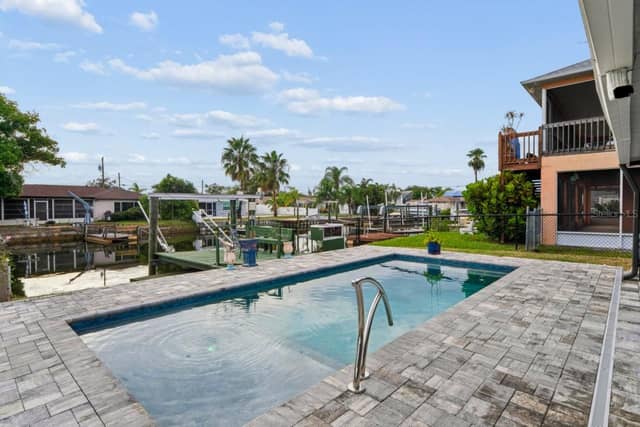 13701 LESLIE DR photo