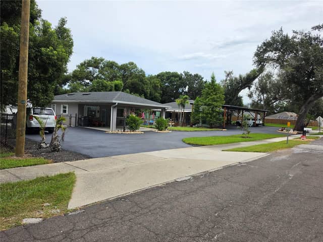 390 HENDERSON AVE photo