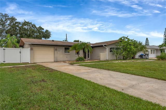 6320 FAIRWAY BLVD photo