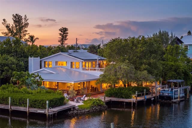 511 SOUTH DR photo