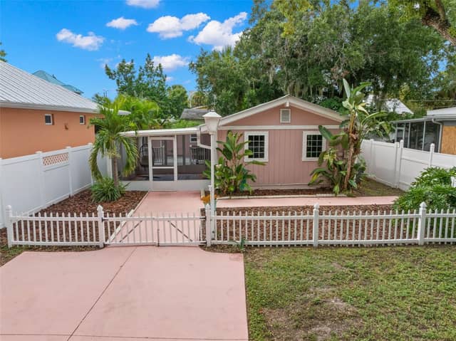 123 N SAFFORD AVE photo