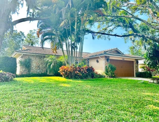 1529 E DORCHESTER DR photo