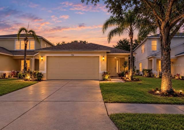 7746 CARRIAGE POINTE DR photo