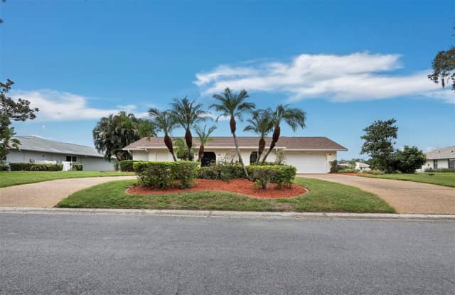 6945 COUNTRY LAKES CIR photo