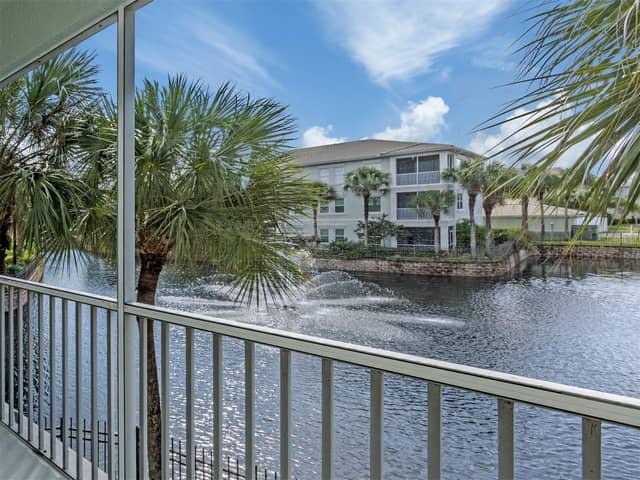 700 GARDENS EDGE DR #721 photo