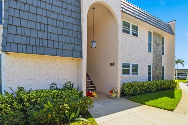 211 FERNWOOD CIR #211 photo