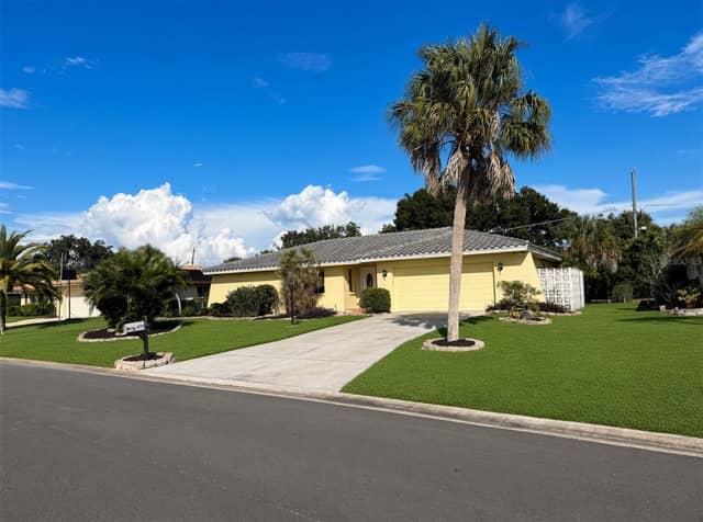 470 RUBENS DR E photo