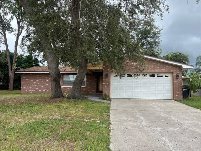 2080 SUN TREE CIR N photo