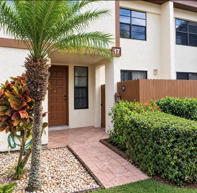 9209 SEMINOLE BLVD #17 photo