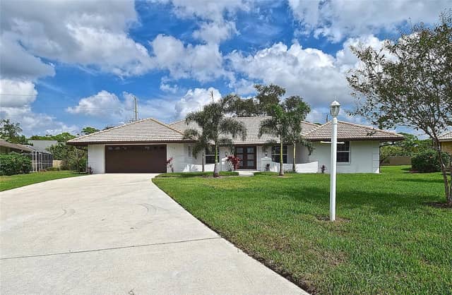 102 WINDWARD DR photo