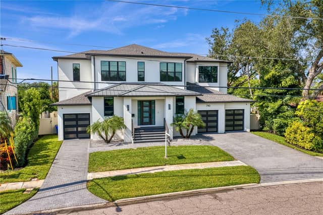 790 CORDOVA BLVD NE photo
