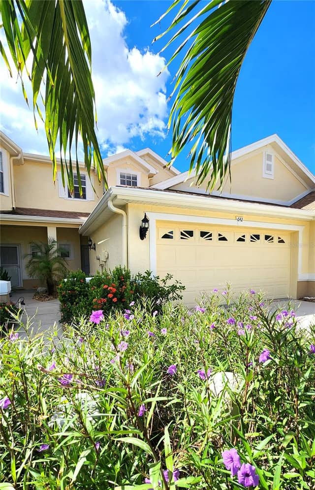642 SPRING LAKE CIR photo