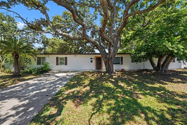217 GARDEN CIR photo