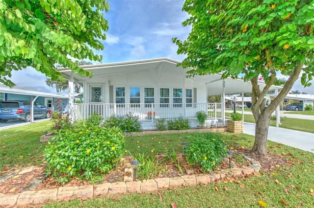 35207 MAKENZIE ST photo