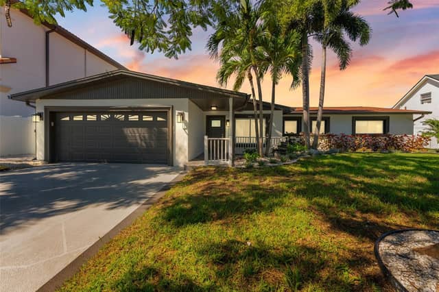 3912 FONTAINEBLEAU DR photo