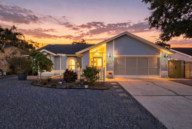 726 CRYSTAL DR photo