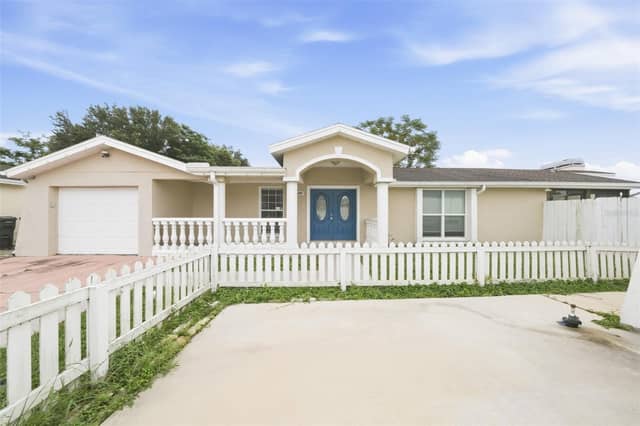 10102 HICKORY HOLLOW CT photo