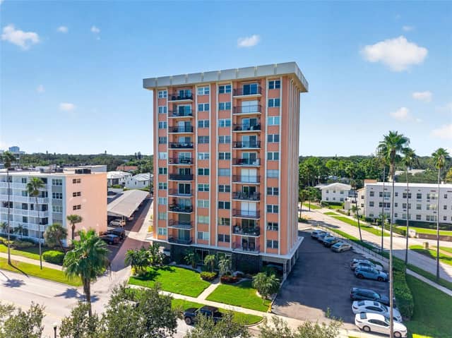 1120 N SHORE DR NE #502 photo
