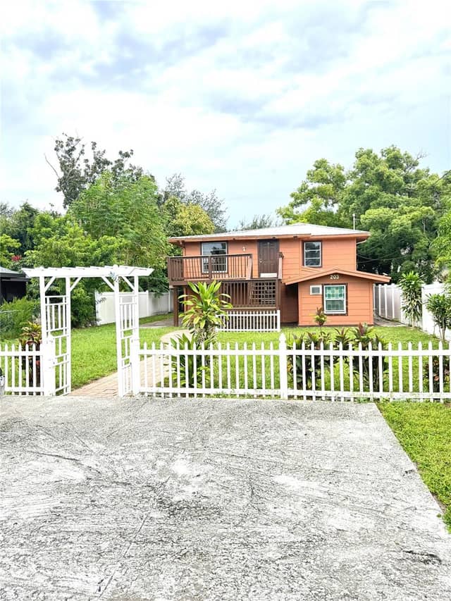 203 9TH ST W #A photo