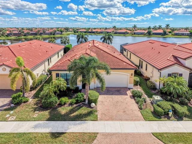 23810 WAVERLY CIR photo